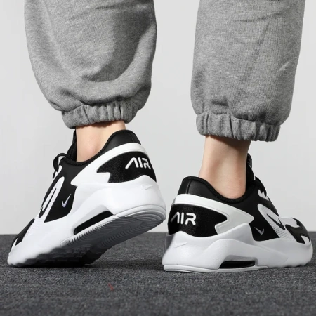 Nike Air Max Bolt Удобные Низкие Кроссовки для Беговых Занятий Детские Черно-Белые