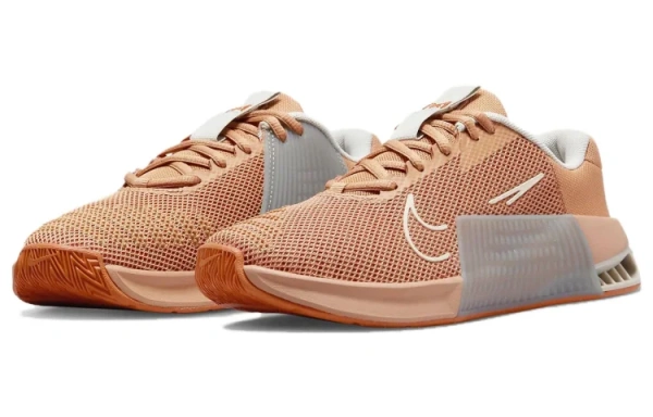 Nike Metcon 9 Low Топ Кроссовки для тренировок Женские Янтарно-коричневый